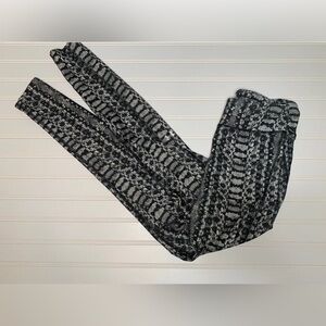 Under Armour Womens Small Legging Snakeskin Print Compression Tight Full  24